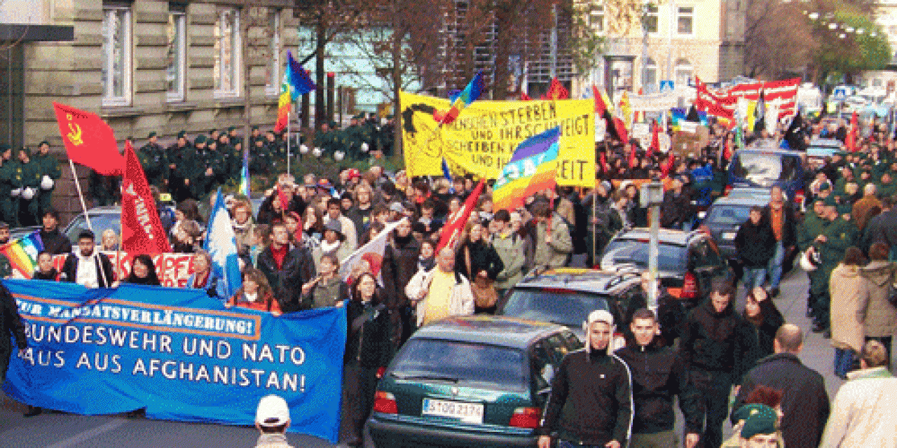 Demonstration gegen die Verlängerung des Afghanistaneinsatzes der Bundeswehr