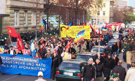 Demonstration gegen die Verlängerung des Afghanistaneinsatzes der Bundeswehr