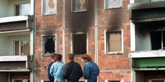 Wer Gewalt sät – von Brandstiftern und Biedermännern