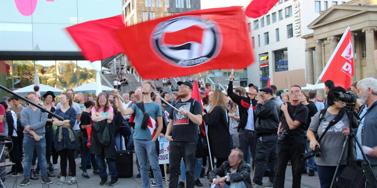 Kundgebung und Spontandemo am Abend der Bayernwahl in Stuttgart