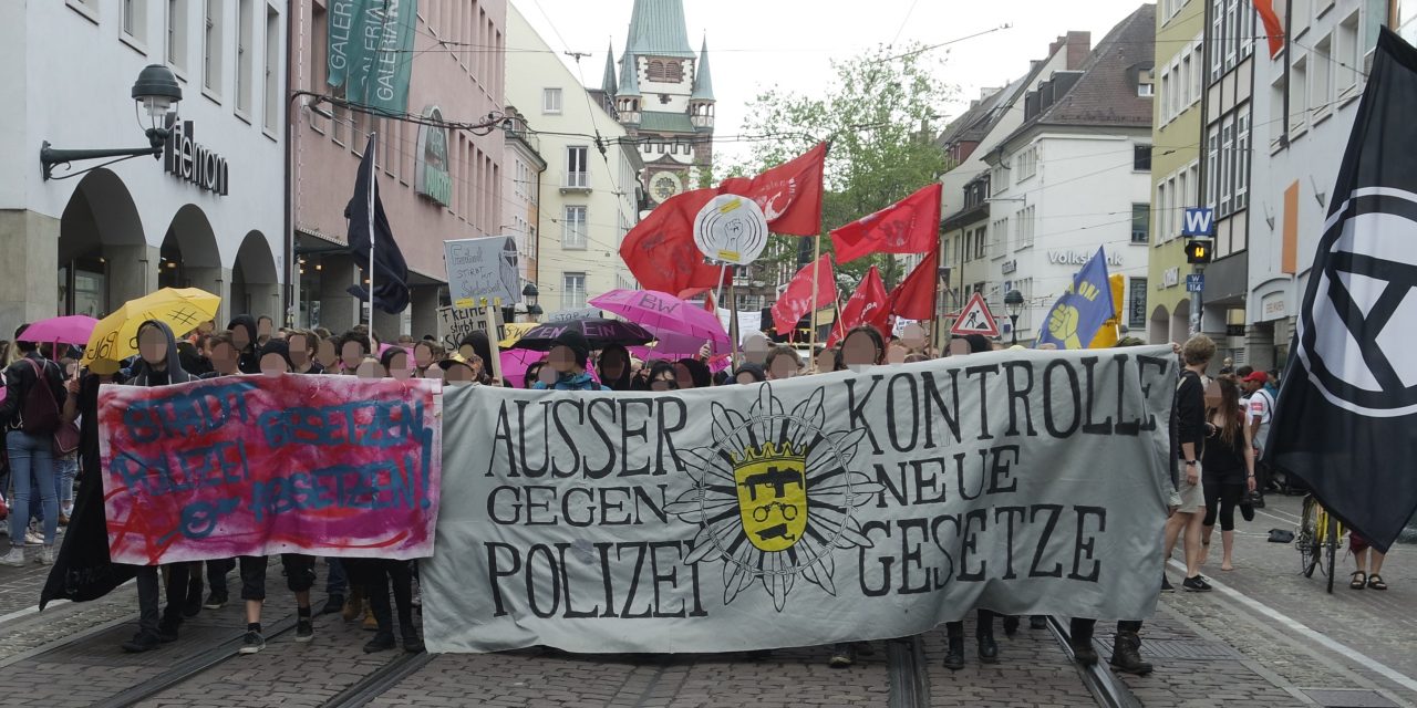 450 Menschen demonstrieren in Freiburg gegen das neue Polizeigesetz in BaWü