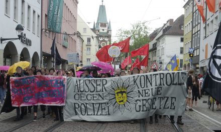 450 Menschen demonstrieren in Freiburg gegen das neue Polizeigesetz in BaWü