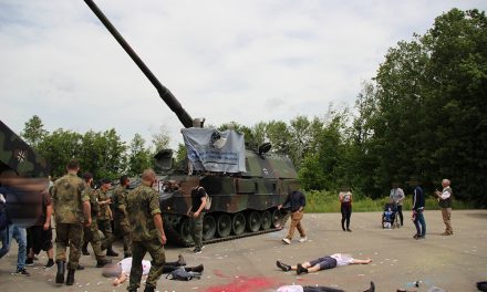Protest gegen KSK und Militärkonzert beim Tag der Bundeswehr