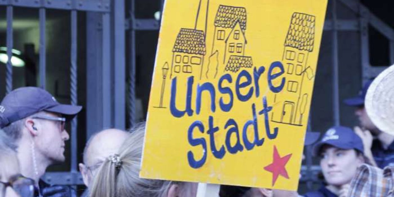 Video von Protesten und Blockaden gegen Immobiliendialog