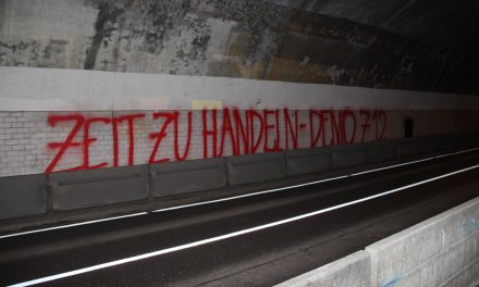 Mobisprühereien für die Fluchtdemo am 7. Dezember