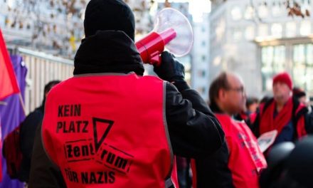 Broschüre: Rechte Betriebsarbeit im Keim ersticken