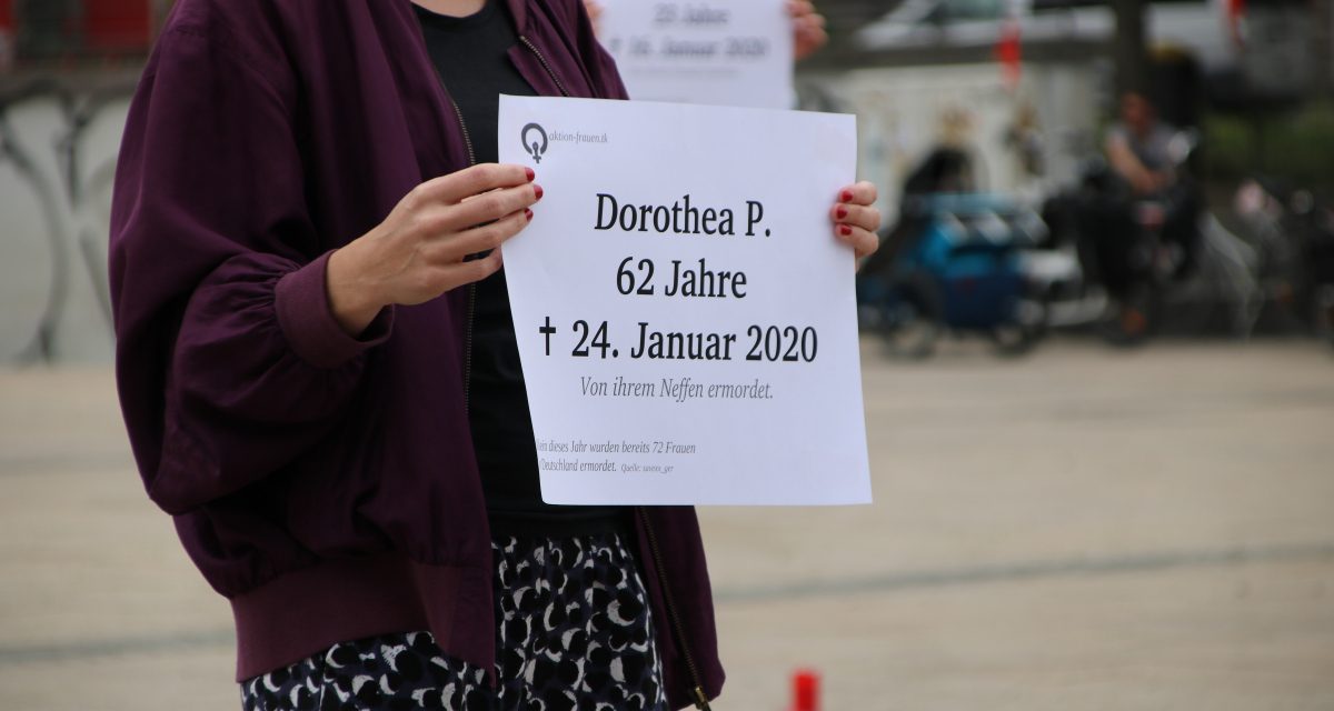 Flashmob: Es heißt Femizid!