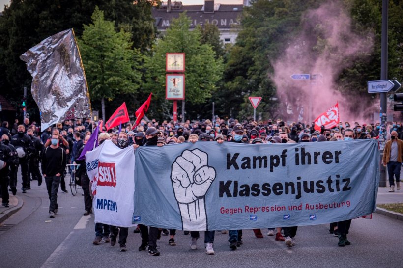 Razzia gegen Roten Aufbau – Solidarität mit den GenossInnen