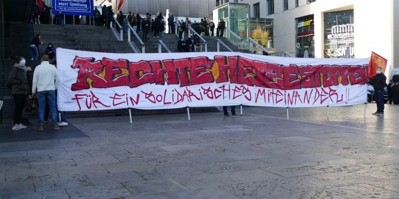 AfD von Protest umstellt