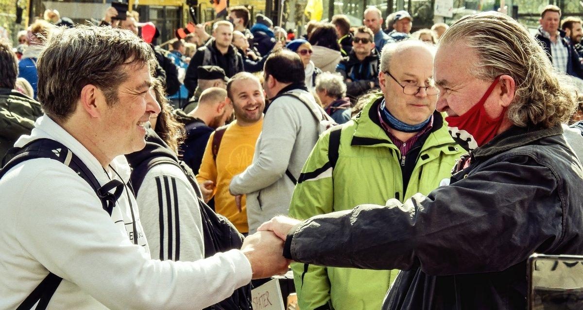 Querdenken und die organisierte Rechte in Stuttgart Eine Einschätzung zu rechten Akteuren am 3. April 2021