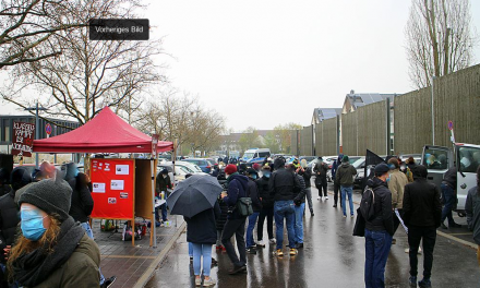 Über 100 Menschen bei solidarischer Prozessbegleitung
