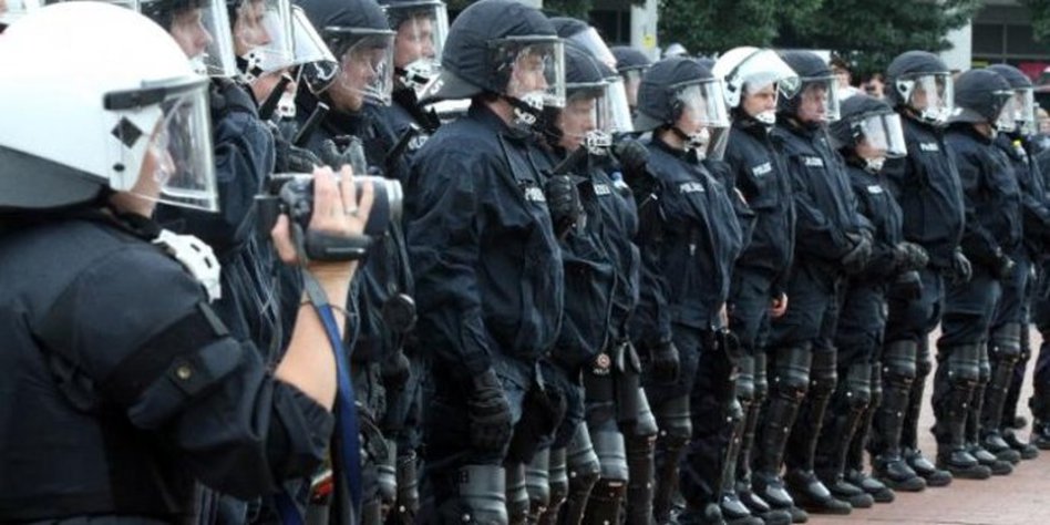 Text: Was kommt vor dem Aufstand? Die Bekämpfung. Innere Militarisierung im Kapitalismus