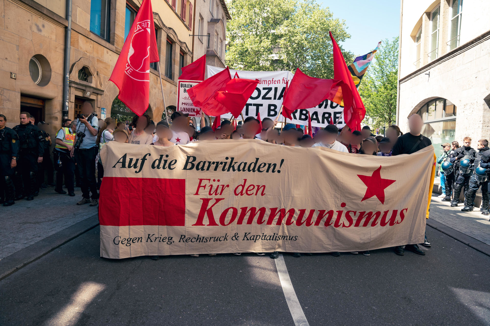 Größte revolutionäre Maidemonstration seit über 20 Jahren!